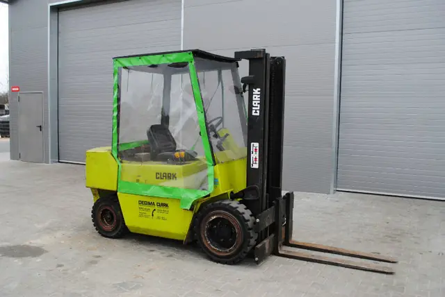 Clark DPM 30 N