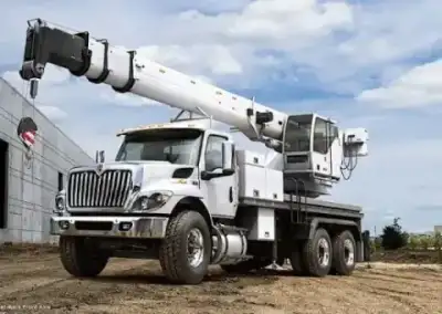 International HV607 107 Extended Cab Cummins L9