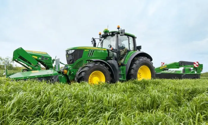 John Deere 6125 M