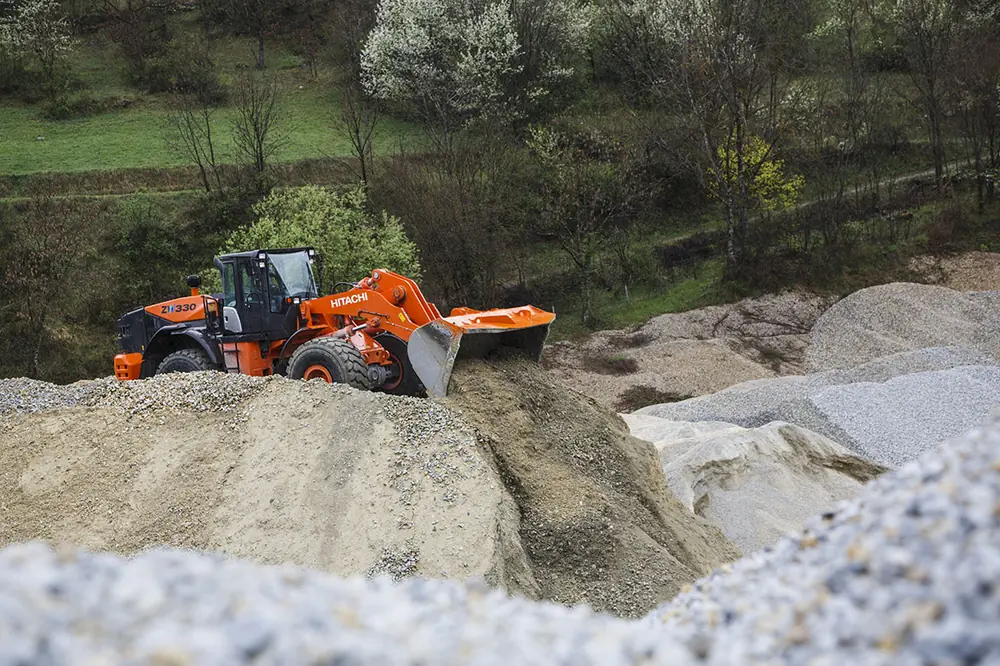 Hitachi ZW 330-5 thumbnail 5
