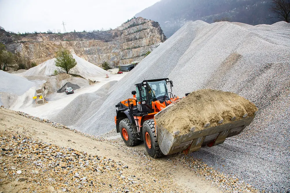 Hitachi ZW 330-5 thumbnail 6