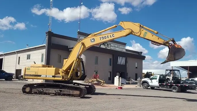 John Deere Construction 790E
