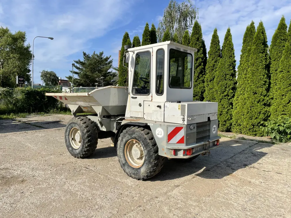 Paus AKD 242