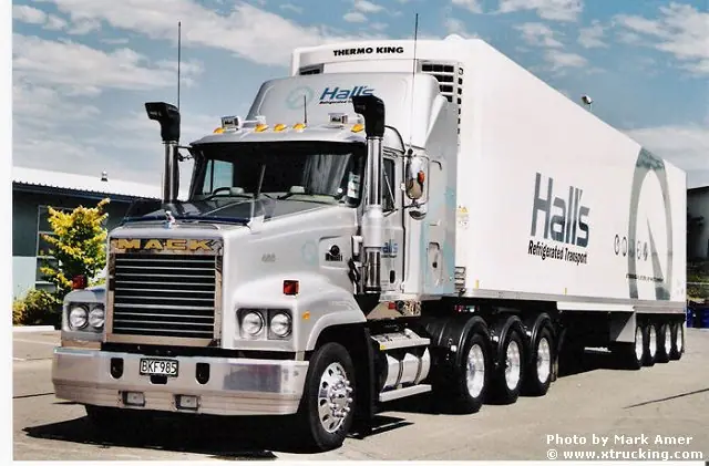 Mack TRIDENT Day Cab MP8 6x4 thumbnail 4